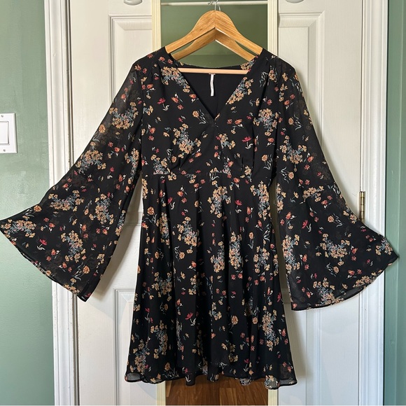 Free People Dresses & Skirts - Free People Lilou Floral Bell Sleeve Mini Dress | Size L
